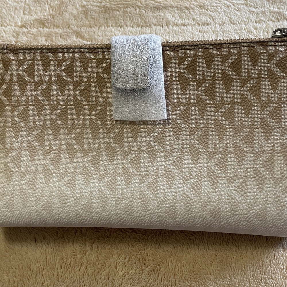 Michael Kors Ombre Beige Brown MK Zip Wristlet - Picture 3 of 6